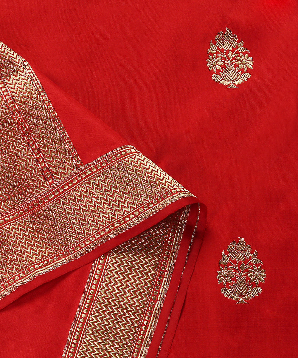 Handloom_Red_Pure_Katan_Silk_Banarasi_Dupatta_With_Kadhwa_Booti_WeaverStory_04