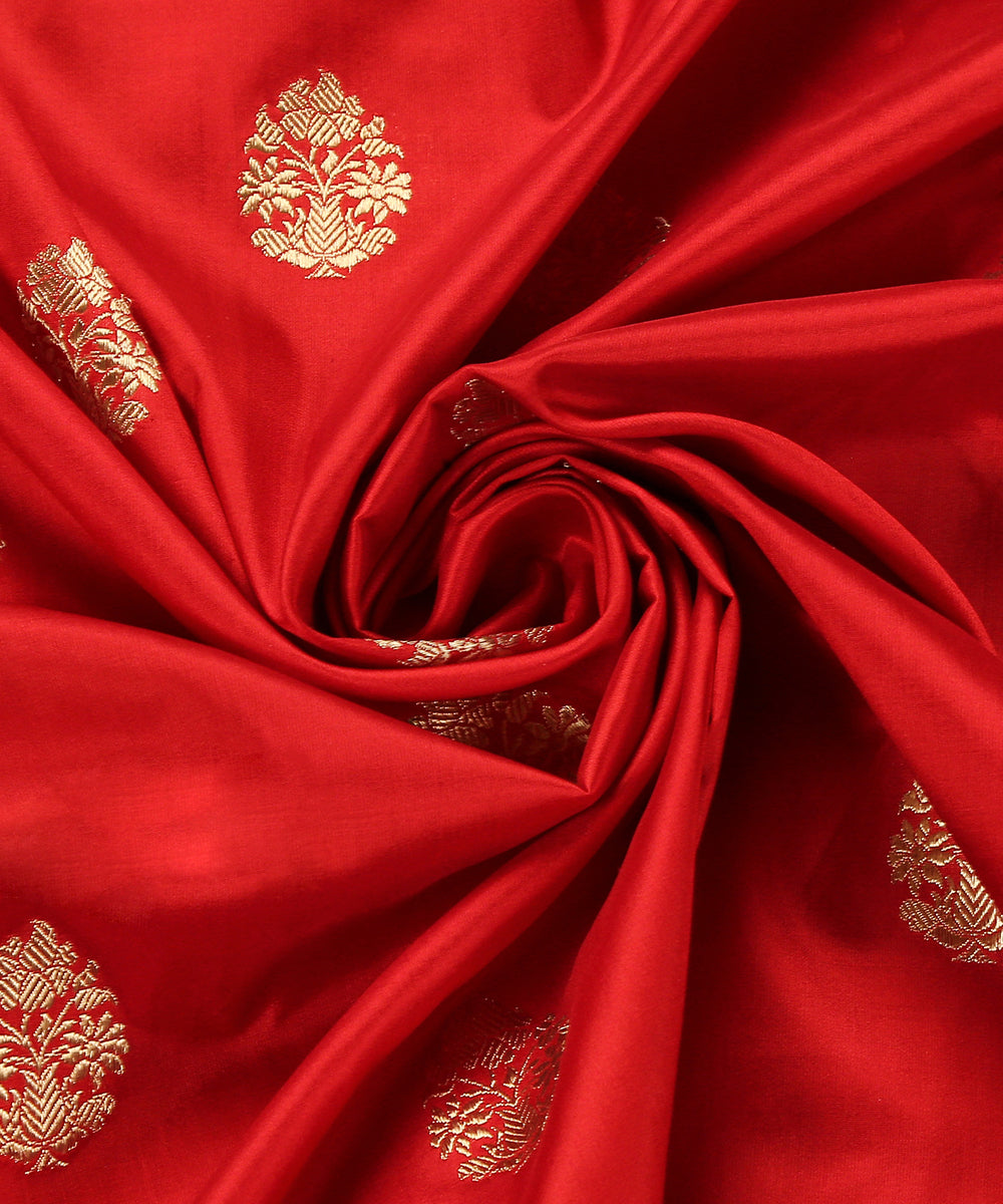 Handloom_Red_Pure_Katan_Silk_Banarasi_Dupatta_With_Kadhwa_Booti_WeaverStory_05