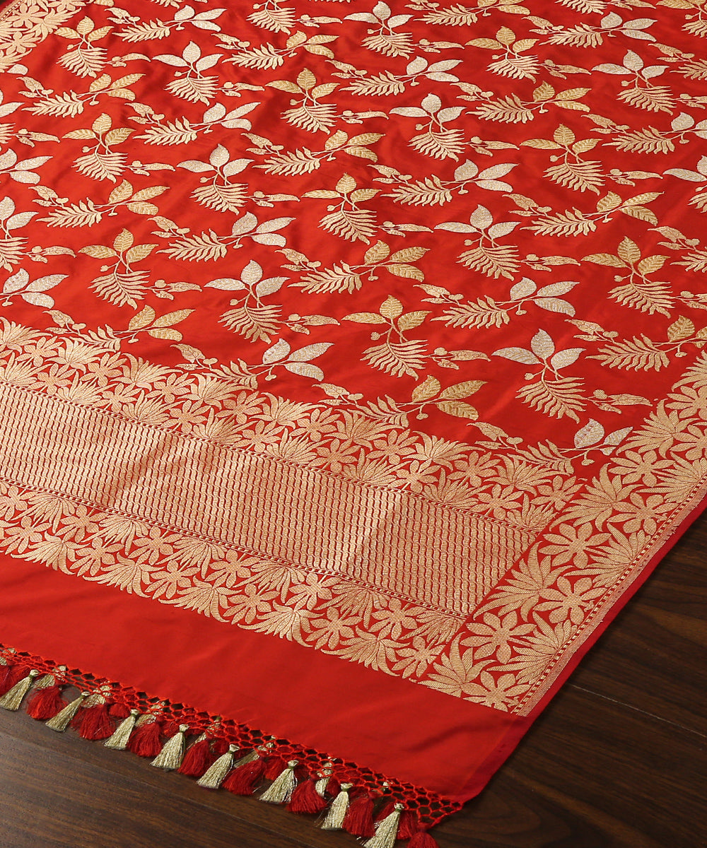 Maroon_Handloom_Sona_Rupa_Pure_Katan_Silk_Banarasi_Dupatta_With_Leaf_Motifs_WeaverStory_03