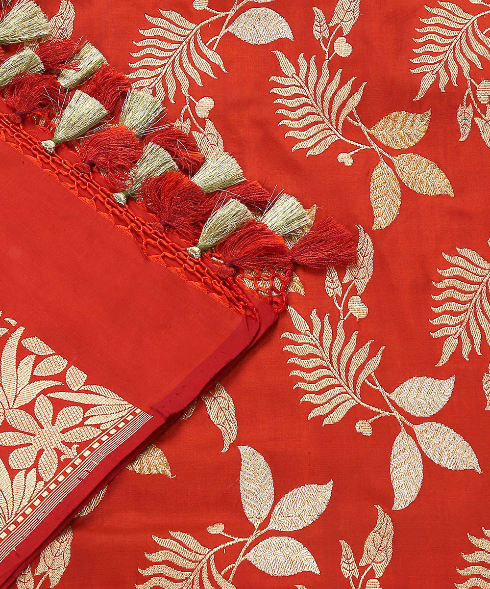 Maroon_Handloom_Sona_Rupa_Pure_Katan_Silk_Banarasi_Dupatta_With_Leaf_Motifs_WeaverStory_04
