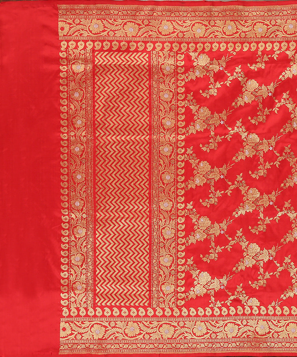 Handloom_Red_Pure_Katan_Silk_Sona_Rupa_Banarasi_Jangla_Dupatta_With_Floral_Bunches_WeaverStory_02