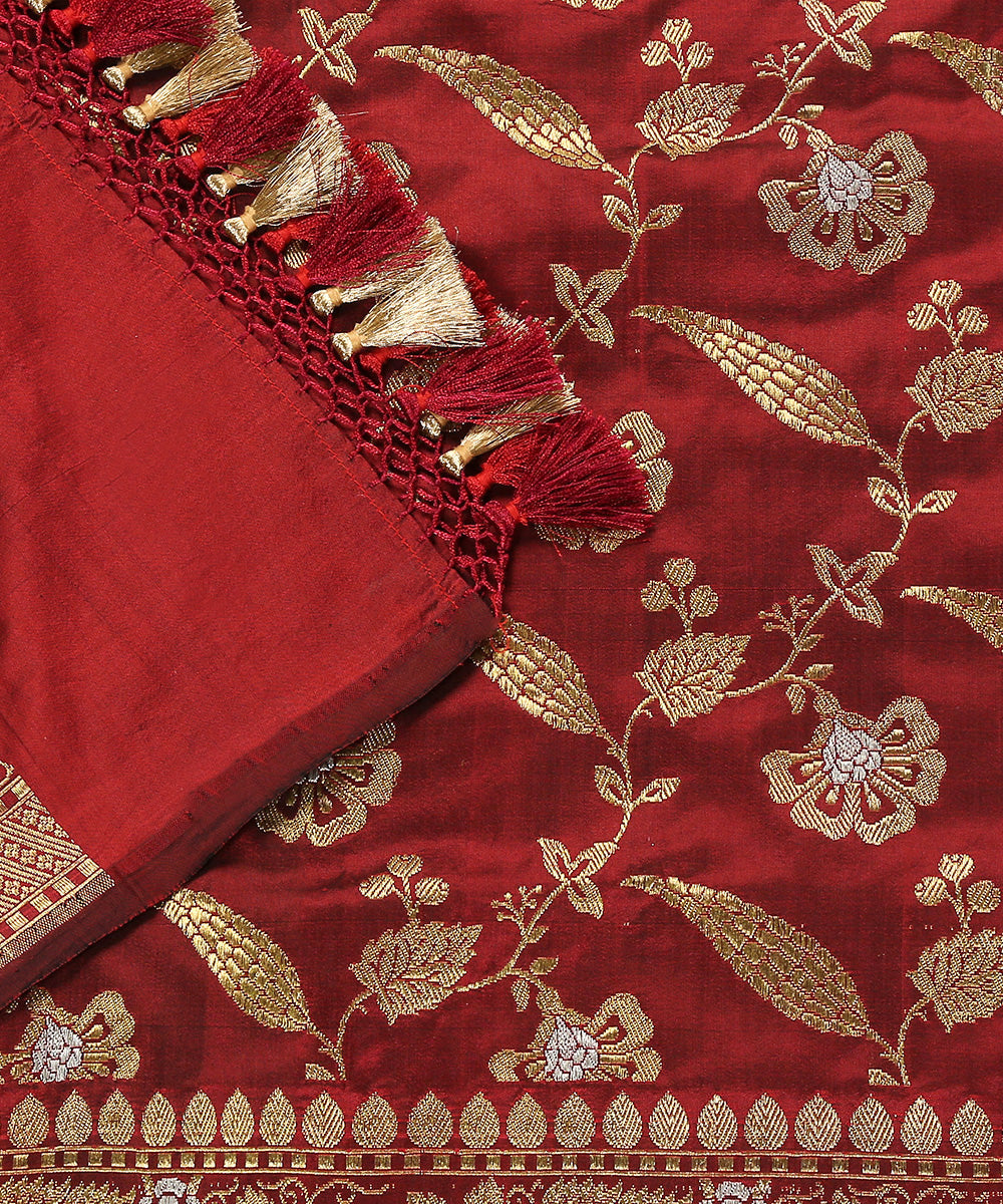 Handloom_Maroon_And_Black_Dual_Tone_Pure_Katan_Silk_Banarasi_Jangla_Dupatta_WeaverStory_04