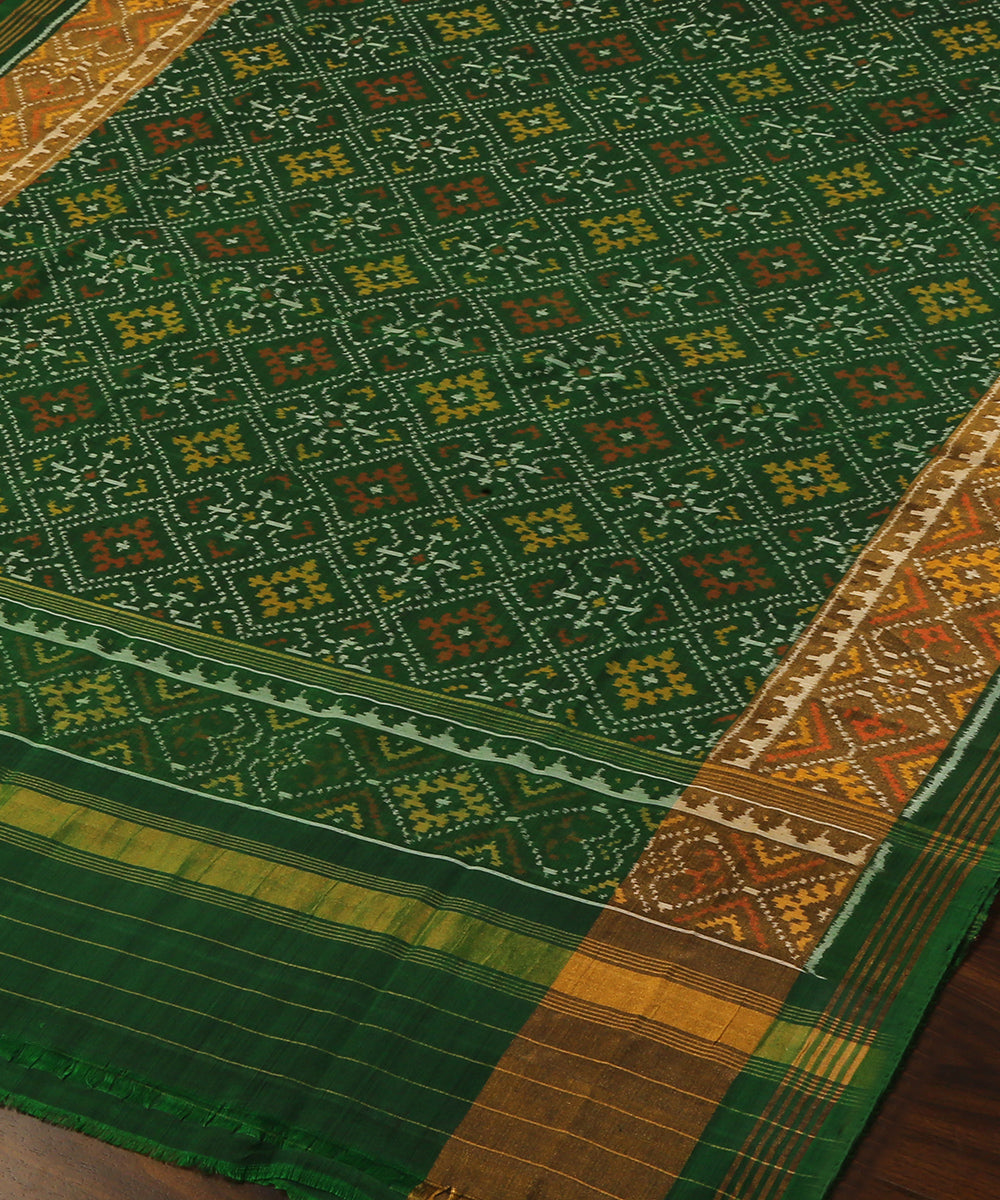 Green_Handloom_Pure_Mulberry_Silk_Single_Ikat_Patola_Dupatta_With_Tissue_Border_WeaverStory_03