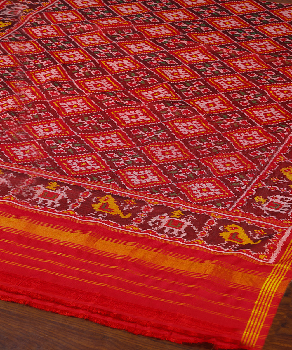 Maroon_Handloom_Pure_Mulberry_Silk_Ikat_Patola_Dupatta_With_Red_Pallu_WeaverStory_03