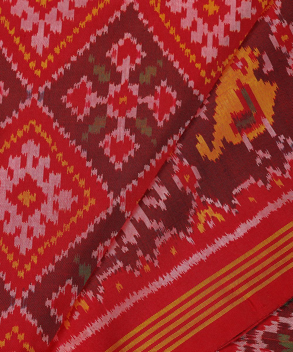 Maroon_Handloom_Pure_Mulberry_Silk_Ikat_Patola_Dupatta_With_Red_Pallu_WeaverStory_04