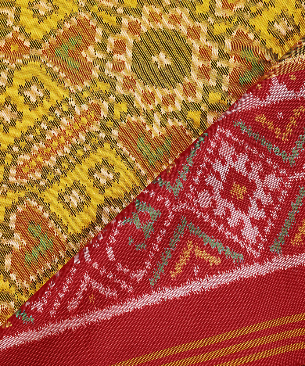 Handloom_Green_And_Mustard_Dual_Tone_Pure_Mulberry_Silk_Ikat_Patola_Dupatta_WeaverStory_04