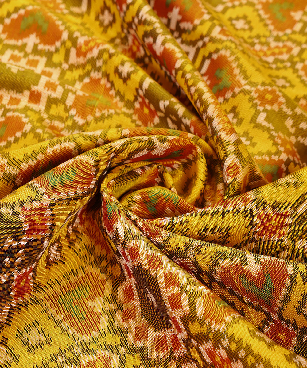 Handloom_Green_And_Mustard_Dual_Tone_Pure_Mulberry_Silk_Ikat_Patola_Dupatta_WeaverStory_05