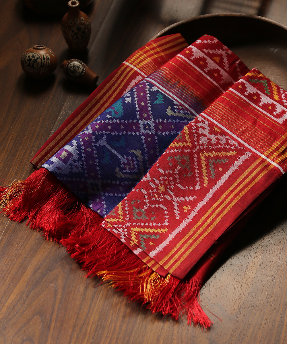 Purple_Handloom_Single_Ikat_Patola_Dupatta_With_Red_Border_And_Pallu_WeaverStory_01