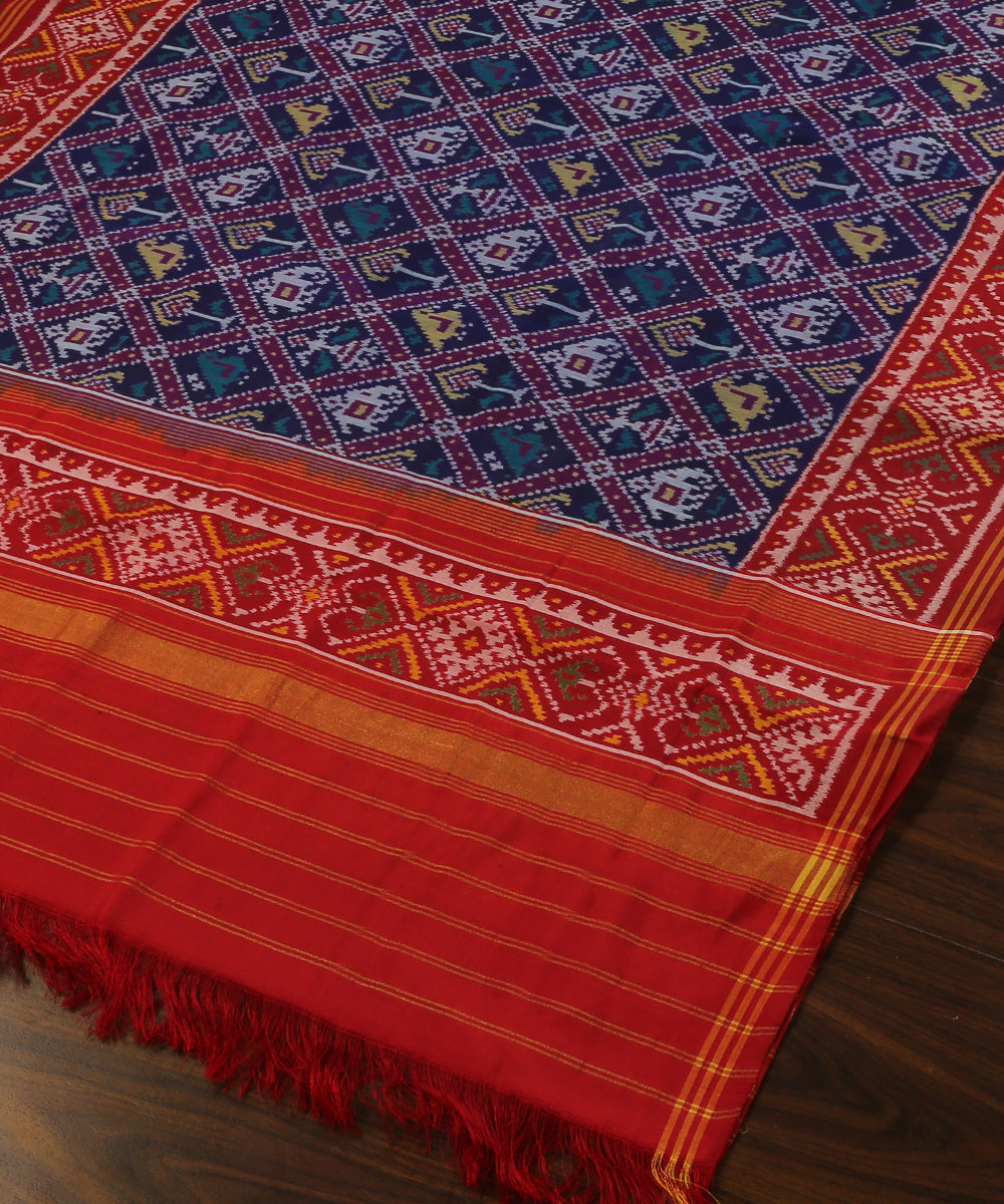 Purple_Handloom_Single_Ikat_Patola_Dupatta_With_Red_Border_And_Pallu_WeaverStory_03
