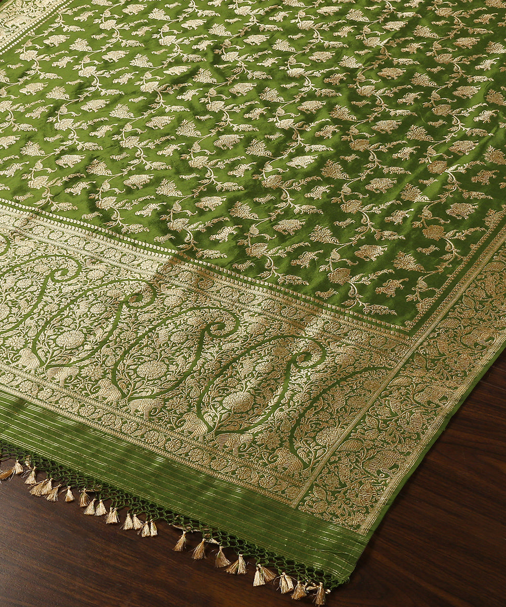 Green_Handloom_Pure_Katan_Silk_Banarasi_Dupatta_With_Floral_Jaal_WeaverStory_03