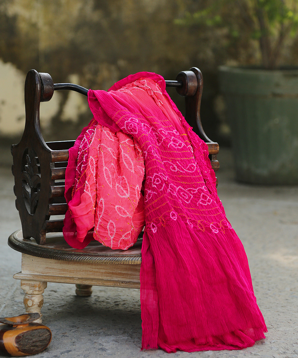 Handloom_Peach_And_Pink_Pure_Georgette_Banarasi_Bandhej_Dupatta_WeaverStory_01