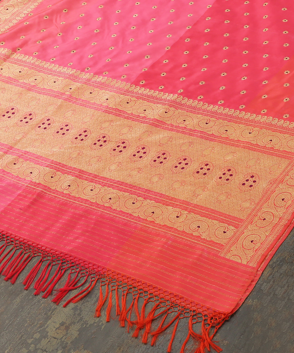 Magenta_Handloom_Pure_Katan_Silk_Banarasi_Dupatta_With_Paisley_Border_WeaverStory_03