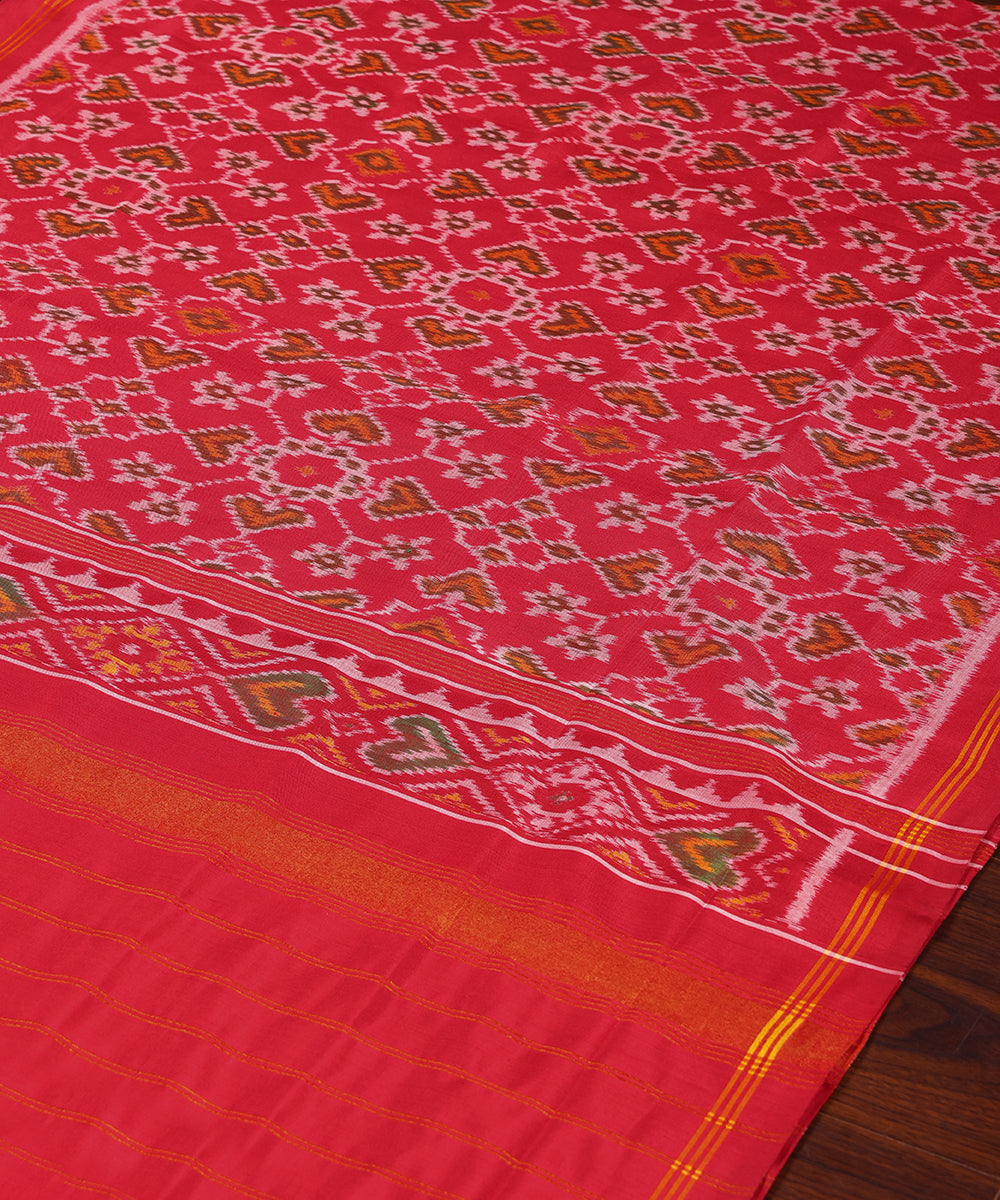 Red_Handloom_Pure_Mulberry_Silk_Ikat_Patola_Dupatta_WeaverStory_03