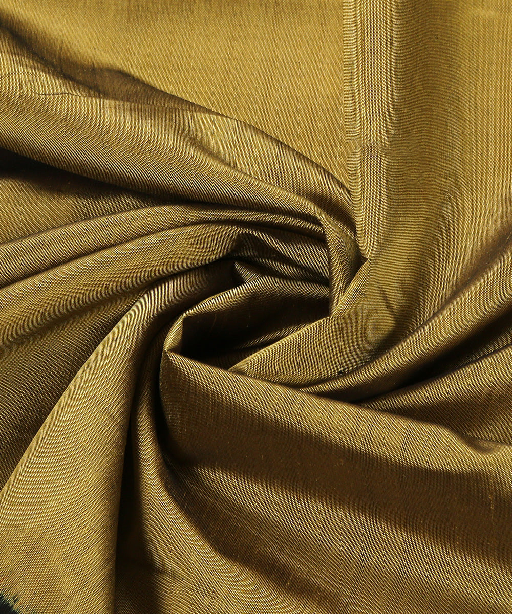 Black_Handloom_Pure_Mulberry_Silk_Ikat_Patola_Dupatta_WeaverStory_05