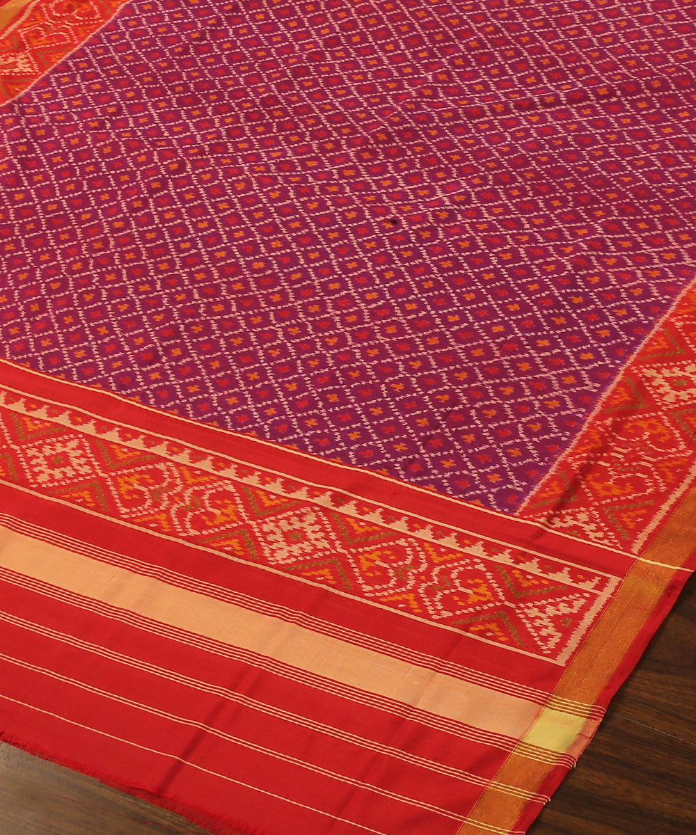 Purple_And_Red_Handloom_Pure_Mulberry_Silk_Single_Ikat_Patola_Dupatta_WeaverStory_03