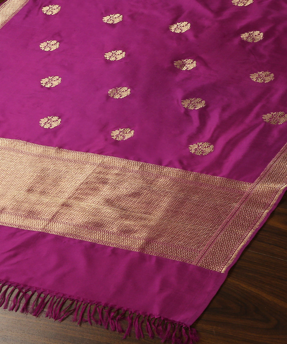 Purple_Handloom_Pure_Katan_Silk_Banarasi_Dupatta_With_Zari_Boota_WeaverStory_03