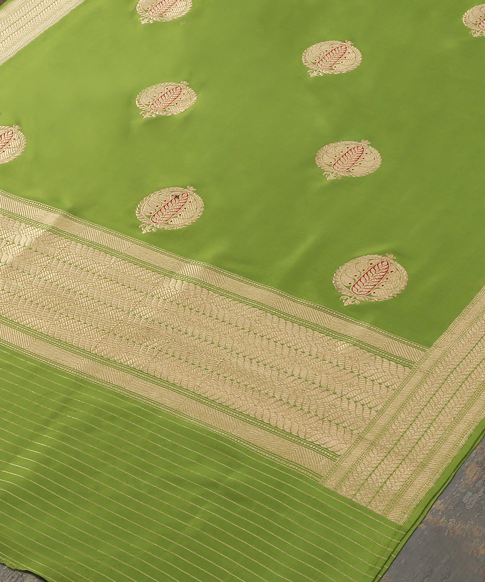 Green_Handloom_Katan_Silk_Banarasi_Dupatta_With_Pomegranate_Booti_WeaverStory_03
