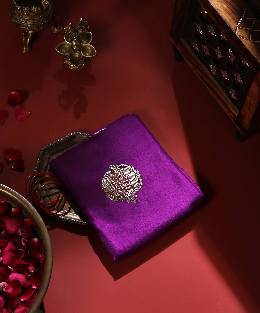 Handloom_Violet_Pure_Katan_Silk_Banarasi_Dupatta_With_Golden_Aanar_Booti_WeaverStory_01