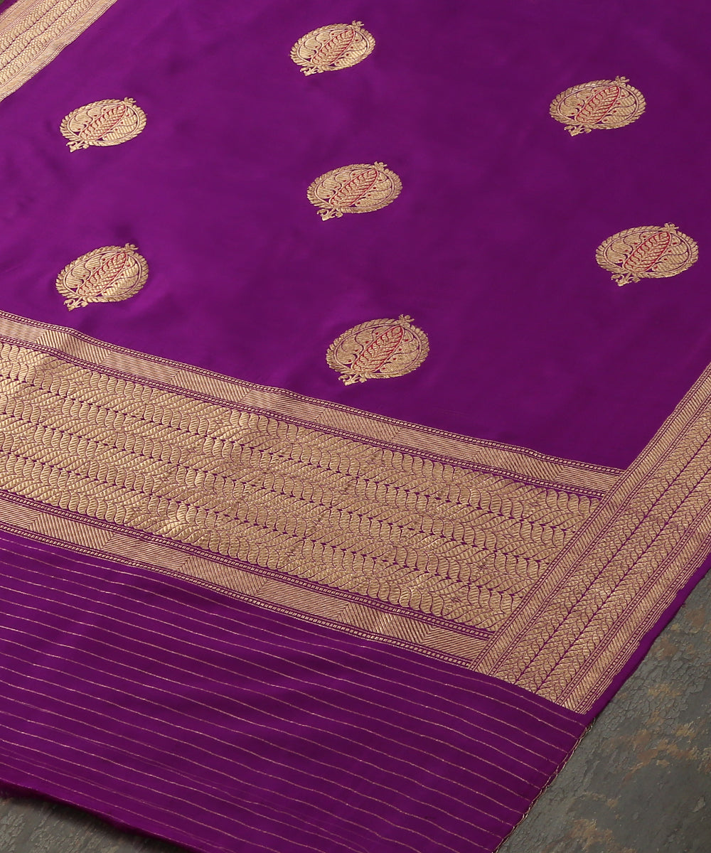 Handloom_Violet_Pure_Katan_Silk_Banarasi_Dupatta_With_Golden_Aanar_Booti_WeaverStory_03