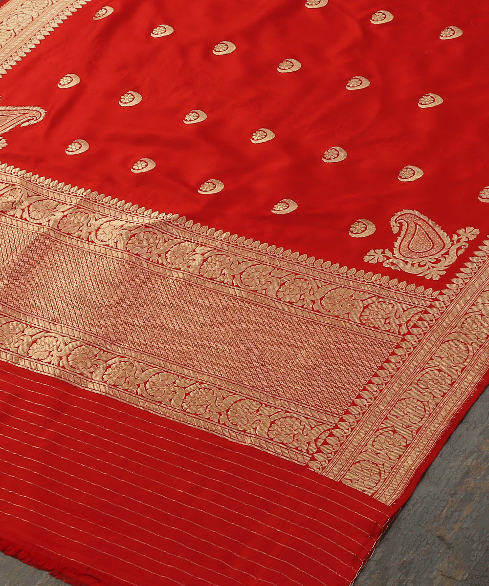 Red_Handloom_Pure_Katan_Silk_Banarasi_Dupatta_With_Chaand_Boota_WeaverStory_03
