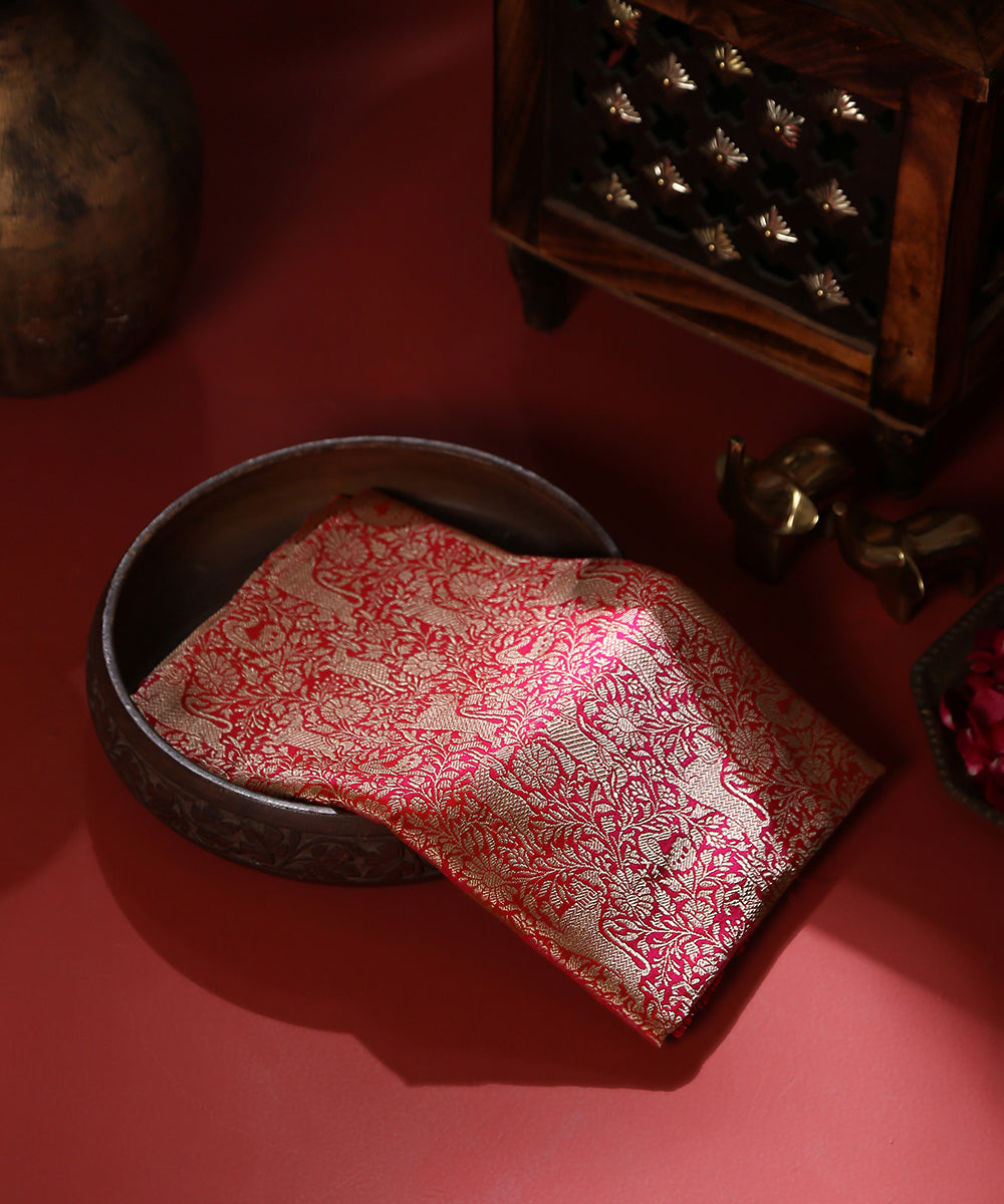 Rani_Pink_Handloom_Pure_Katan_Silk_Shikargah_Banarasi_Dupatta_WeaverStory_01