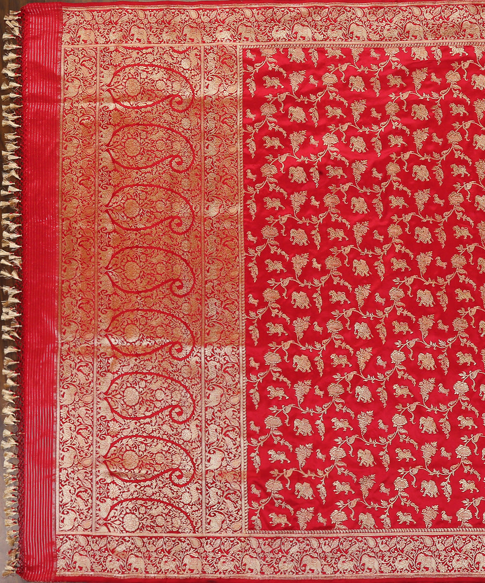 Handloom_Red_Pure_Katan_Silk_Banarasi_Shikargah_Banarasi_Dupatta_With_Gold_Zari_WeaverStory_02