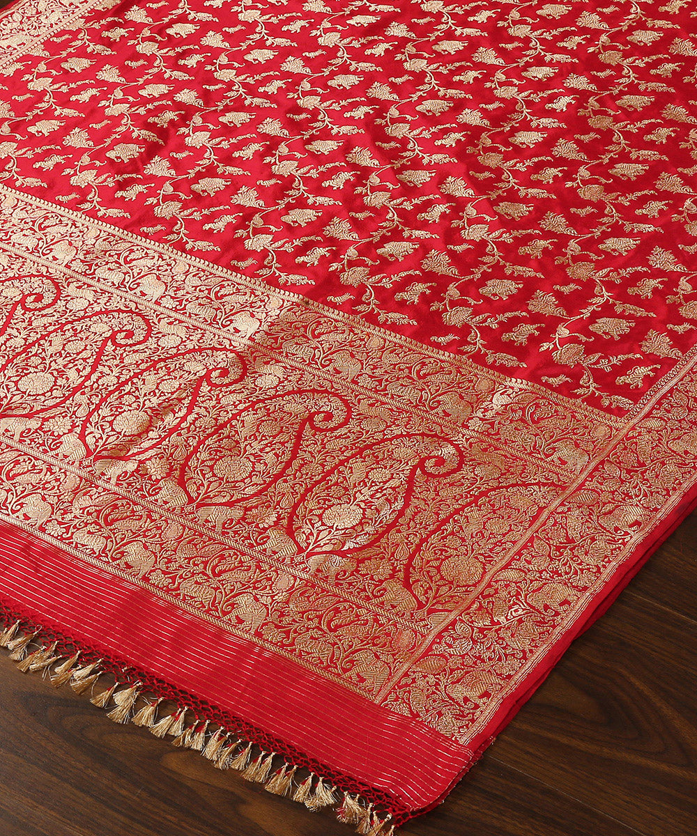 Handloom_Red_Pure_Katan_Silk_Banarasi_Shikargah_Banarasi_Dupatta_With_Gold_Zari_WeaverStory_03