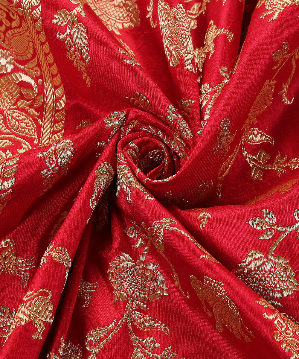Handloom_Red_Pure_Katan_Silk_Banarasi_Shikargah_Banarasi_Dupatta_With_Gold_Zari_WeaverStory_05