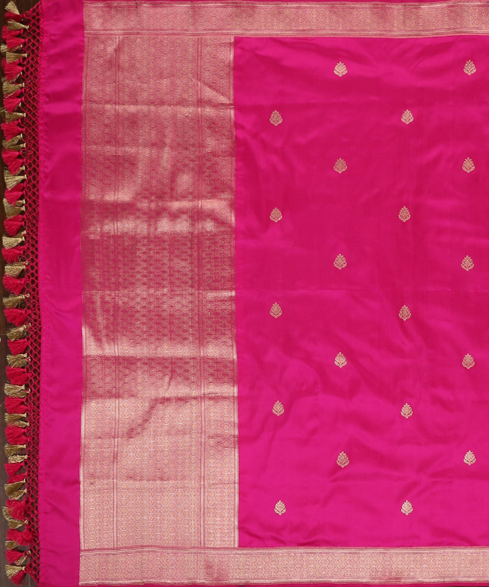 Handloom_Rani_Pink_Pure_Katan_Silk_Banarasi_Dupatta_With_Booti_WeaverStory_02