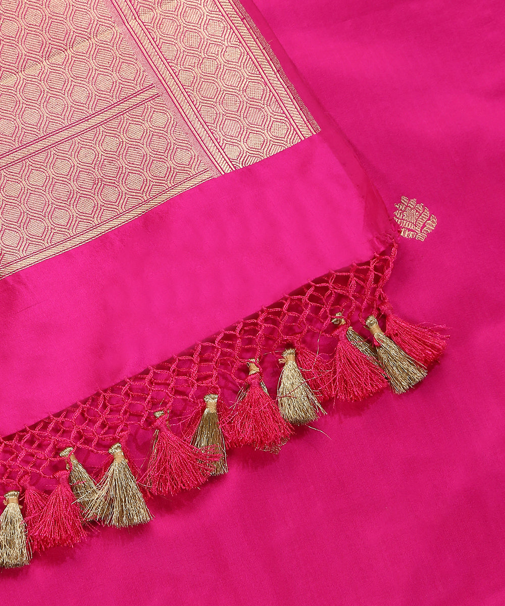 Handloom_Rani_Pink_Pure_Katan_Silk_Banarasi_Dupatta_With_Booti_WeaverStory_04