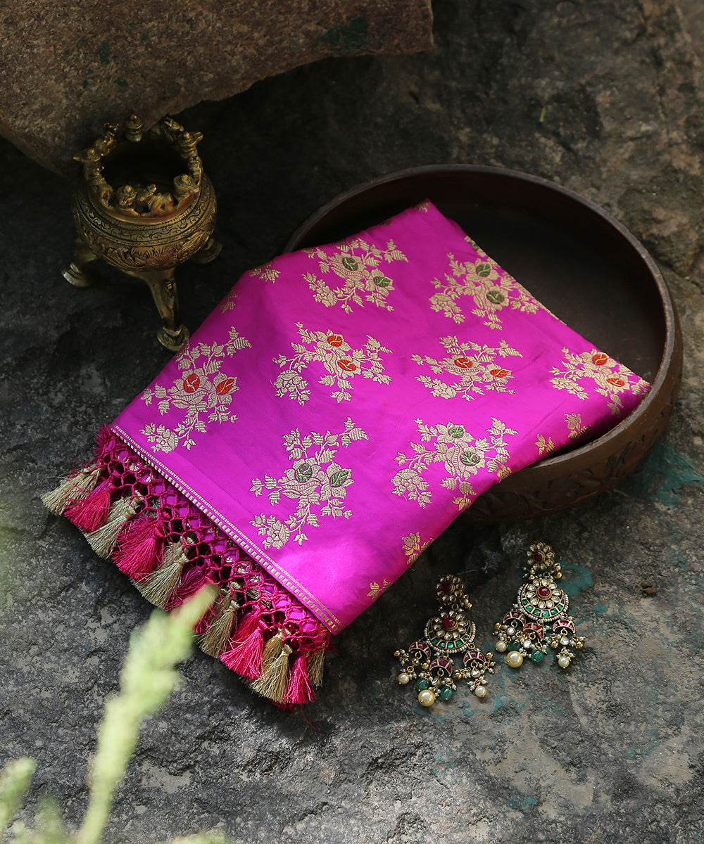 Magenta_Handloom_Pure_Katan_Silk_Banarasi_Dupatta_With_Kadhwa_Jaal_And_Meena_Booti_WeaverStory_01
