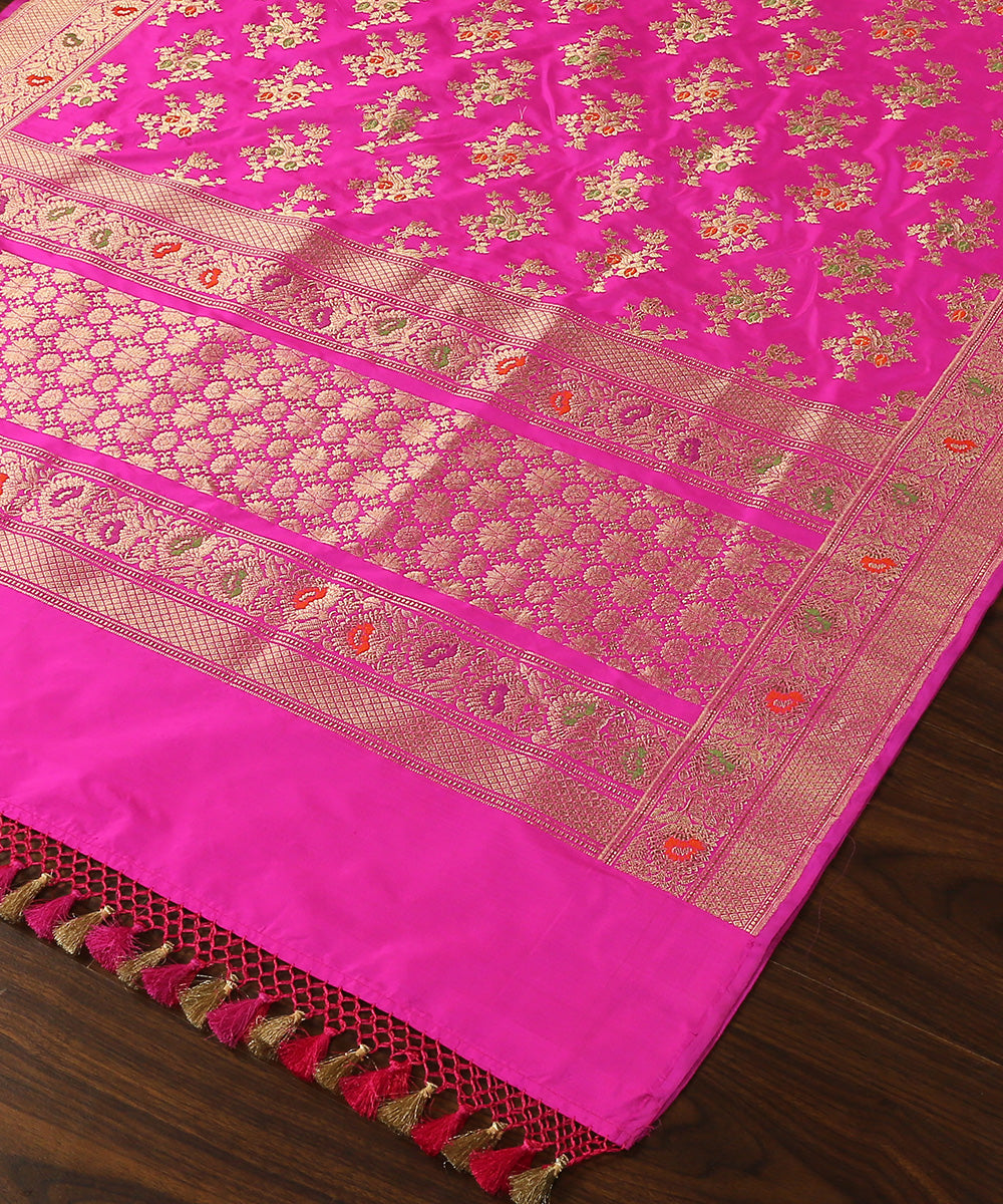 Magenta_Handloom_Pure_Katan_Silk_Banarasi_Dupatta_With_Kadhwa_Jaal_And_Meena_Booti_WeaverStory_03