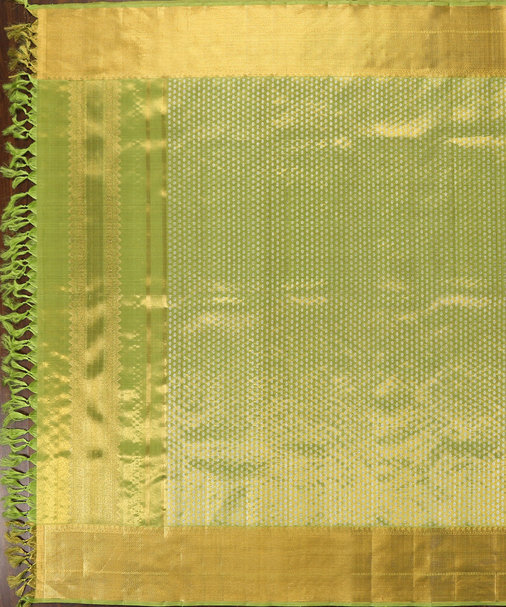 Handloom_Neon_Green_Pure_Silk_Kanjivaram_With_Zari_Big_Border_Dupatta_WeaverStory_02