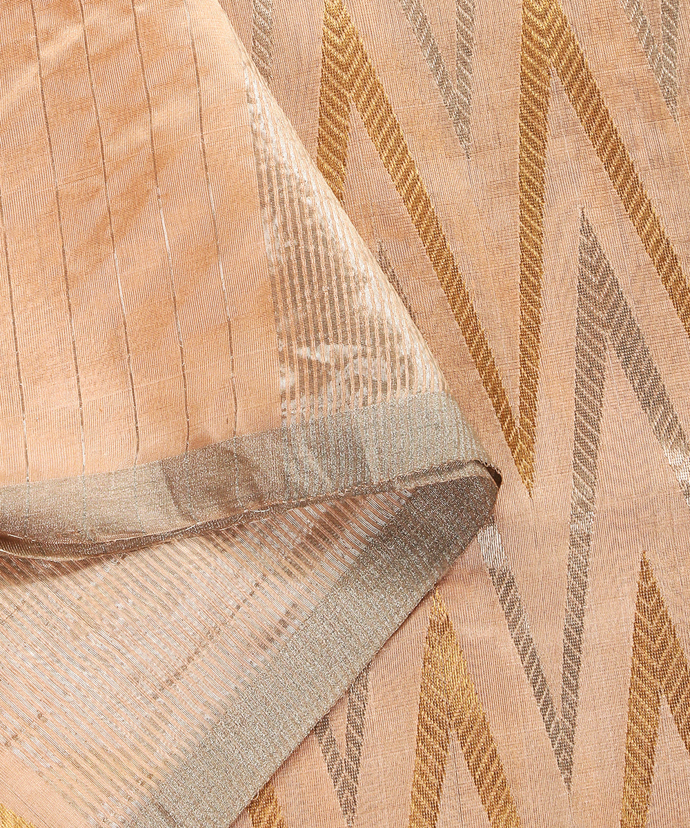 Light_Peach_Handloom_Pure_Chanderi_Silk_Dupatta_With_Zigzag_Sona_Rupa_Zari_Work_WeaverStory_04