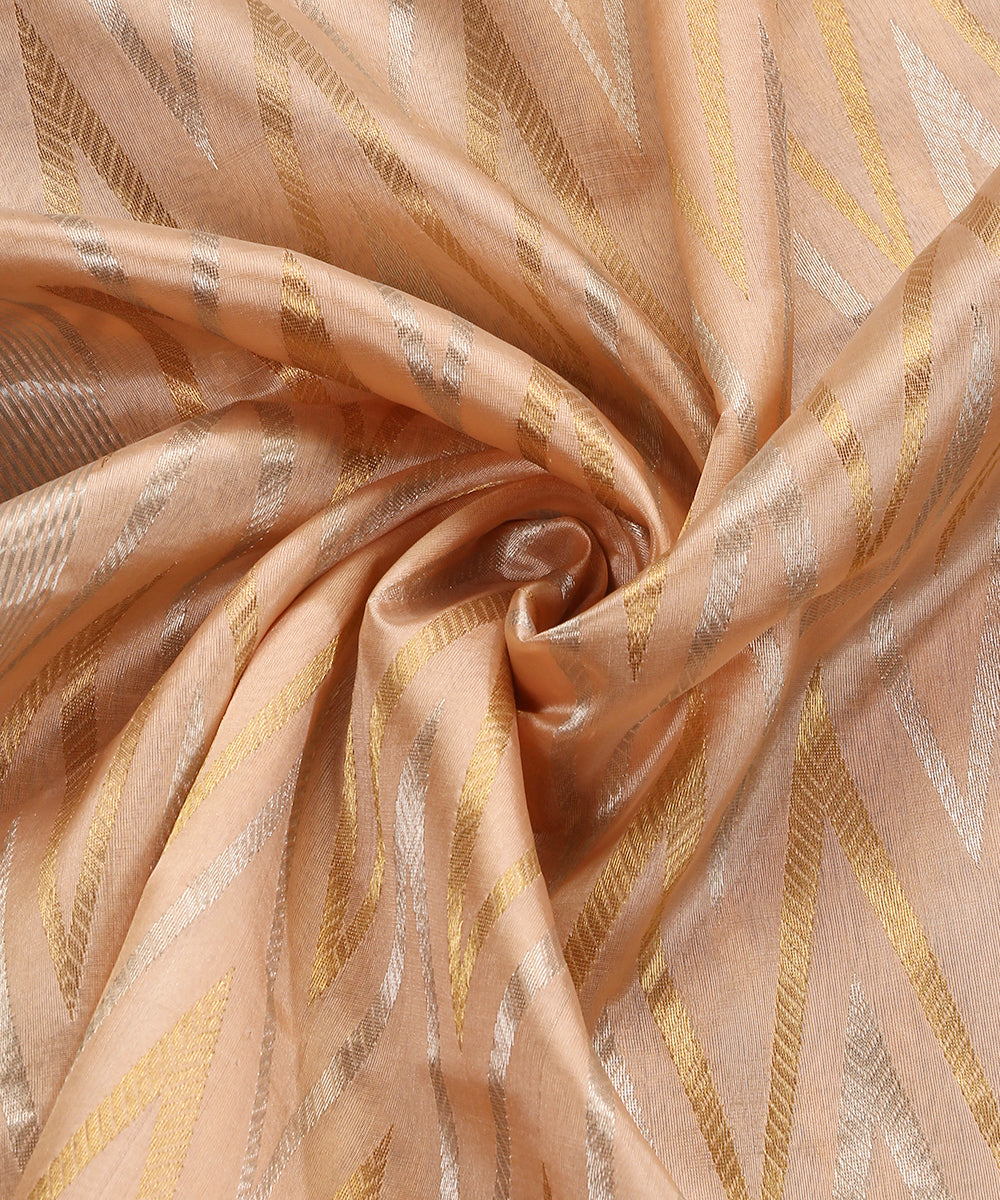 Light_Peach_Handloom_Pure_Chanderi_Silk_Dupatta_With_Zigzag_Sona_Rupa_Zari_Work_WeaverStory_05