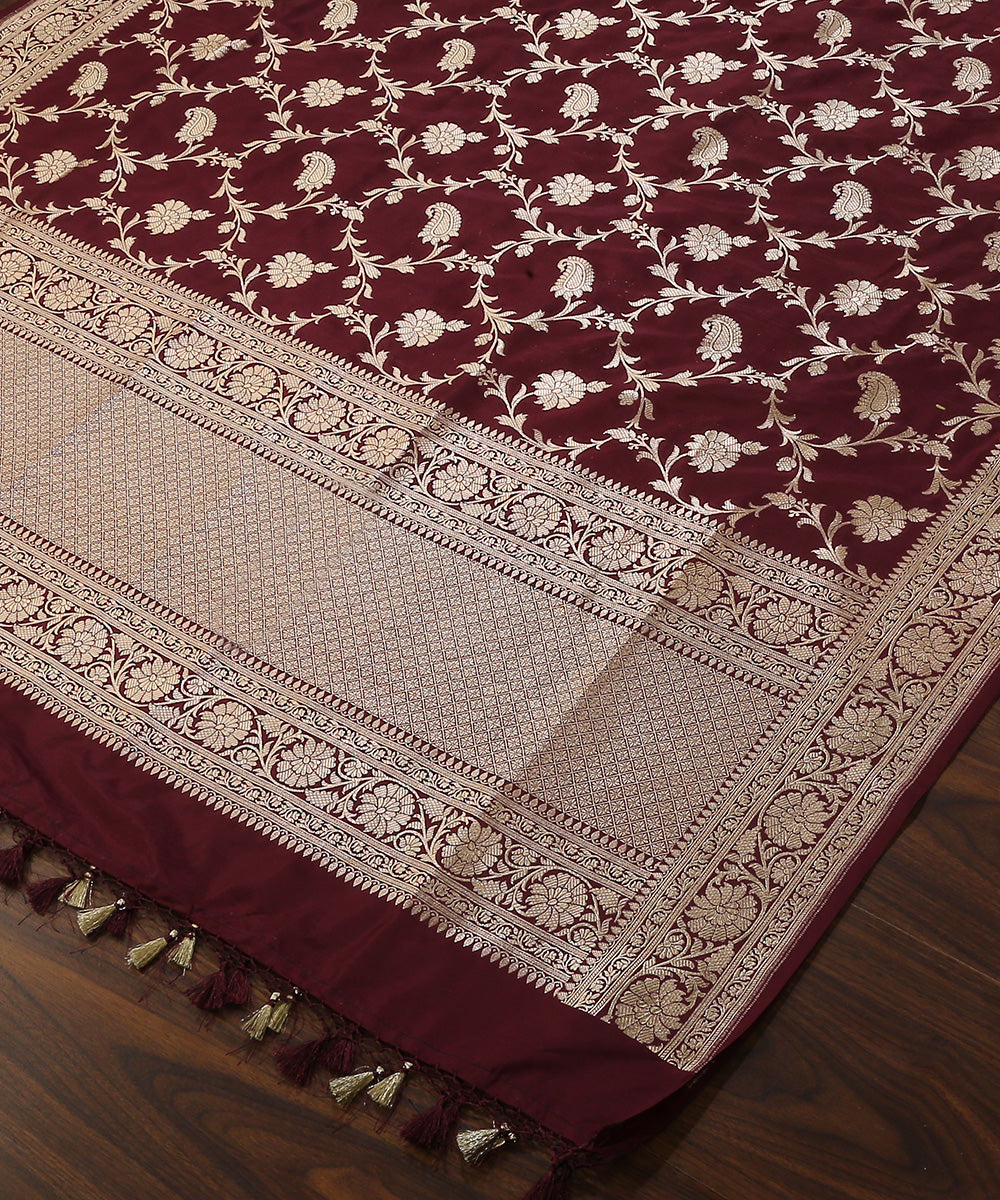Wine_Handloom_Pure_Katan_Silk_Banarasi_Dupatta_With_Paisley_Jaal_WeaverStory_03