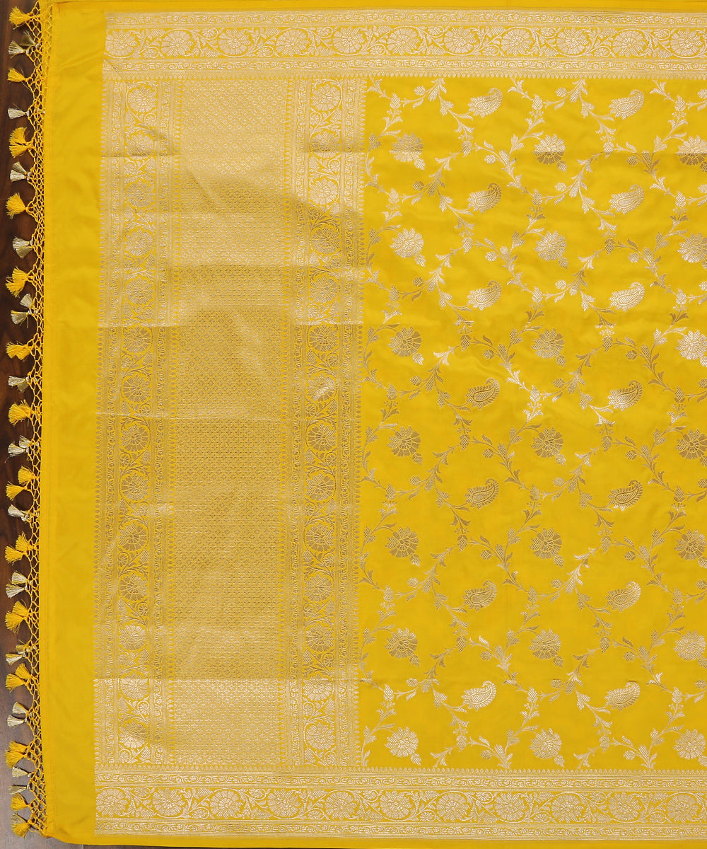 Yellow_Handloom_Pure_Katan_Silk_Banarasi_Dupatta_With_Paisley_Jaal_WeaverStory_02