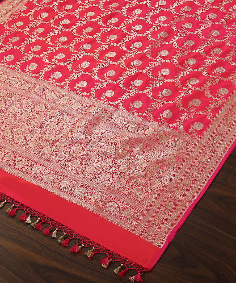 Pink_Dual_Tone_Handloom_Pure_Katan_Silk_Banarasi_Dupatta_With_Sona_Rupa_Meenakari_Jaal_WeaverStory_03