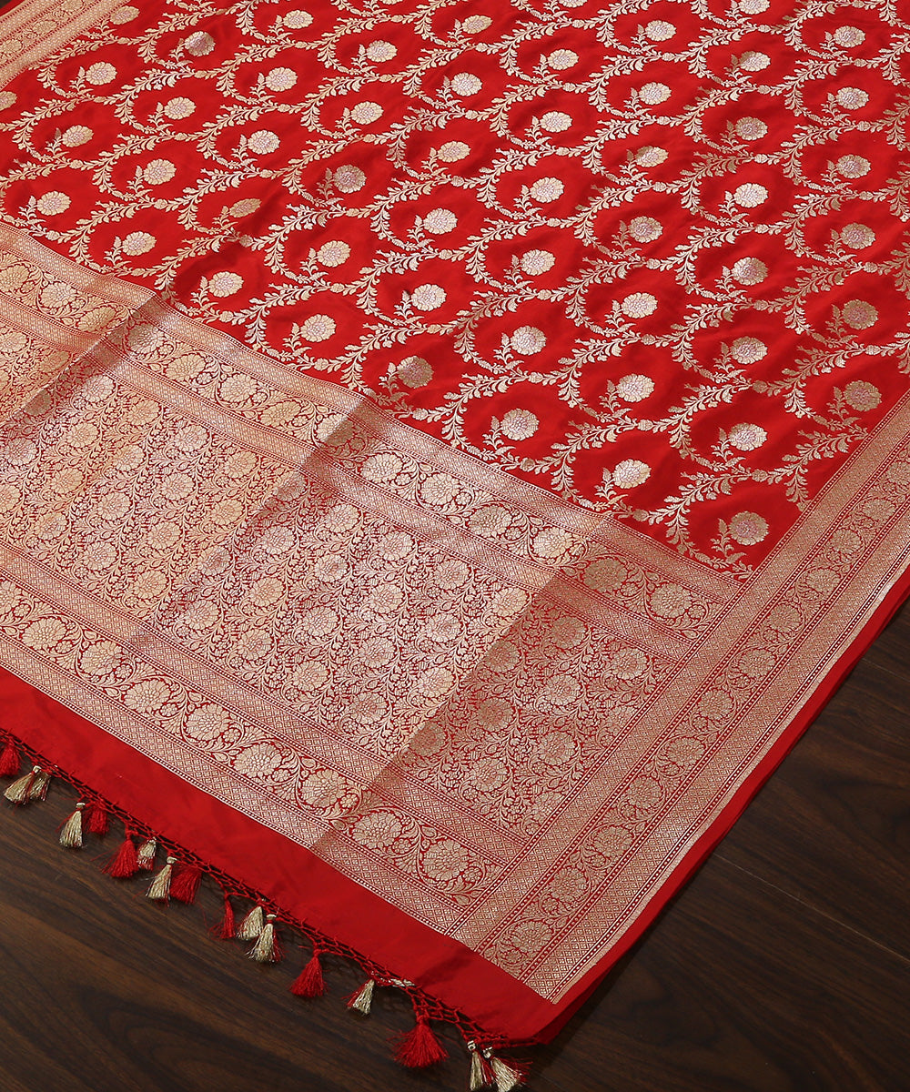 Red_Handloom_Pure_Katan_Silk_Banarasi_Dupatta_With_Sona_Rupa_Meenakari_Jaal_WeaverStory_03