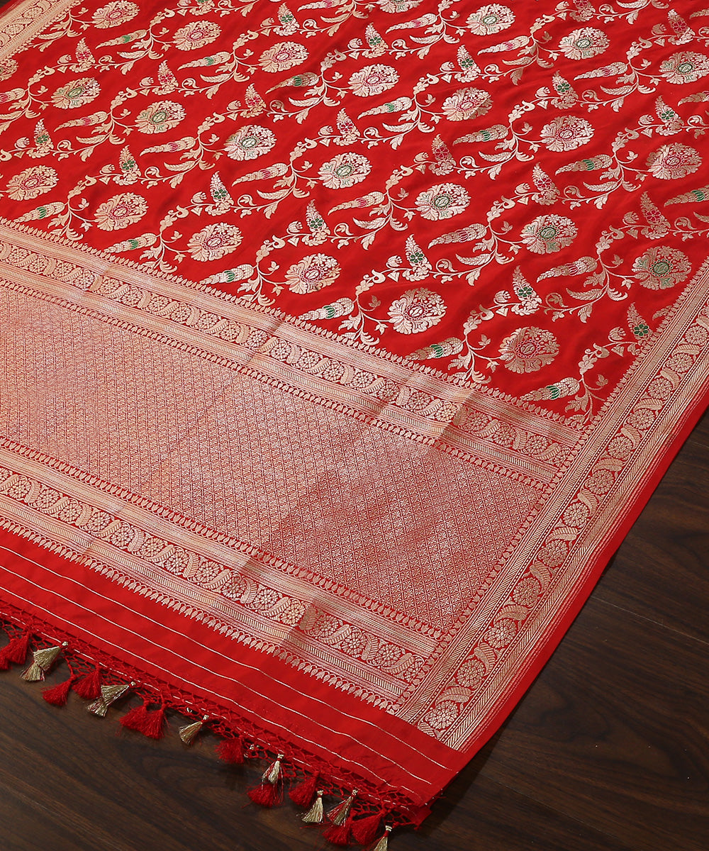 Handloom_Red_Pure_Katan_Silk_Banarasi_Dupatta_With_Meenakari_Jaal_WeaverStory_03