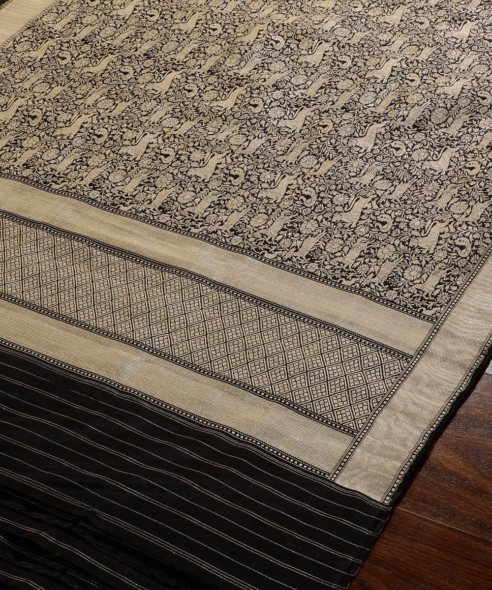 Black_Handloom_Pure_Katan_Silk_Shikargah_Banarasi_Dupatta_With_Kadhwa_Weave_WeaverStory_03