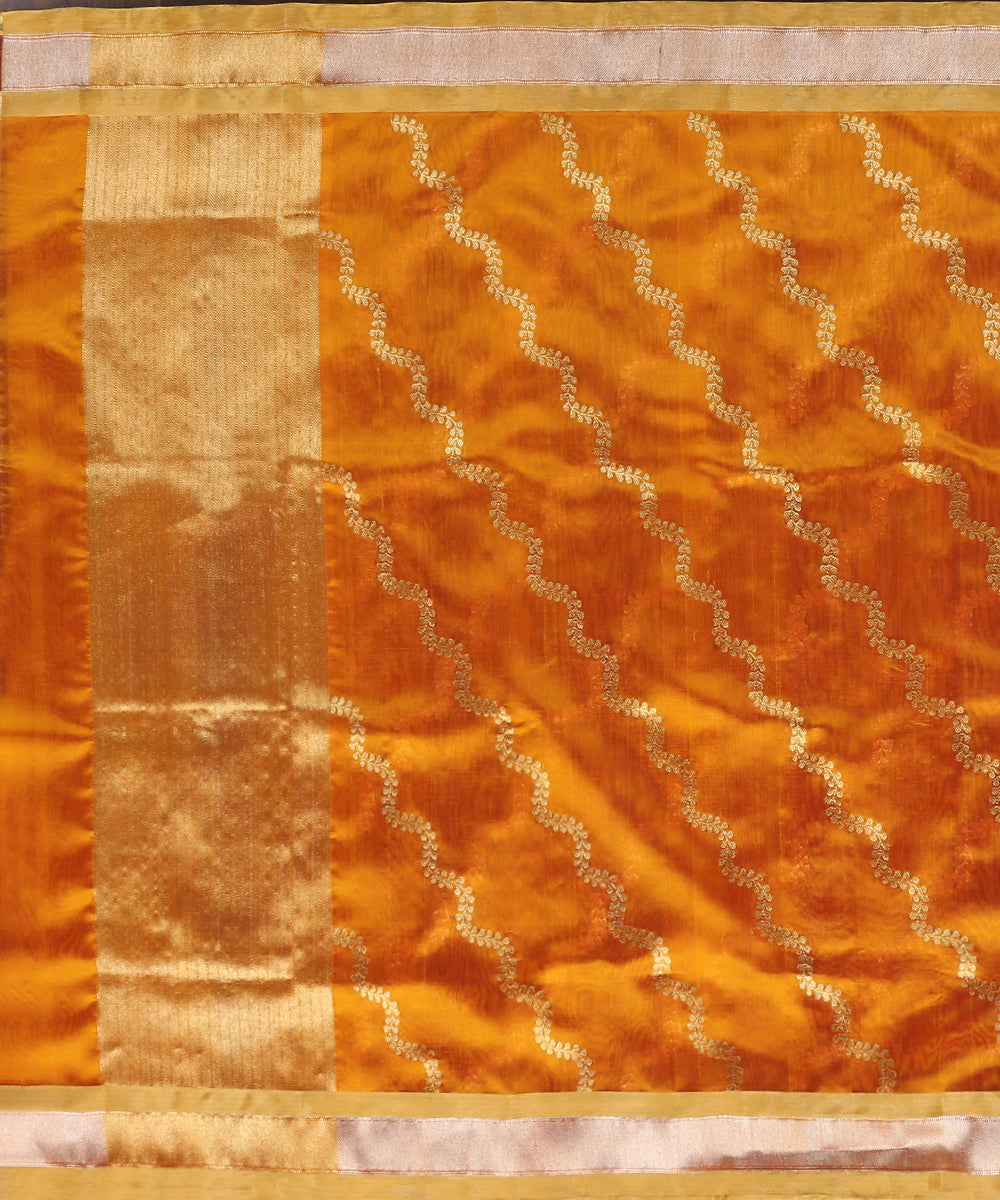 Handloom_Mustard_Double_Shade_Pure_Chanderi_Silk_Dupatta_With_Sona_Rupa_Jaal_WeaverStory_02