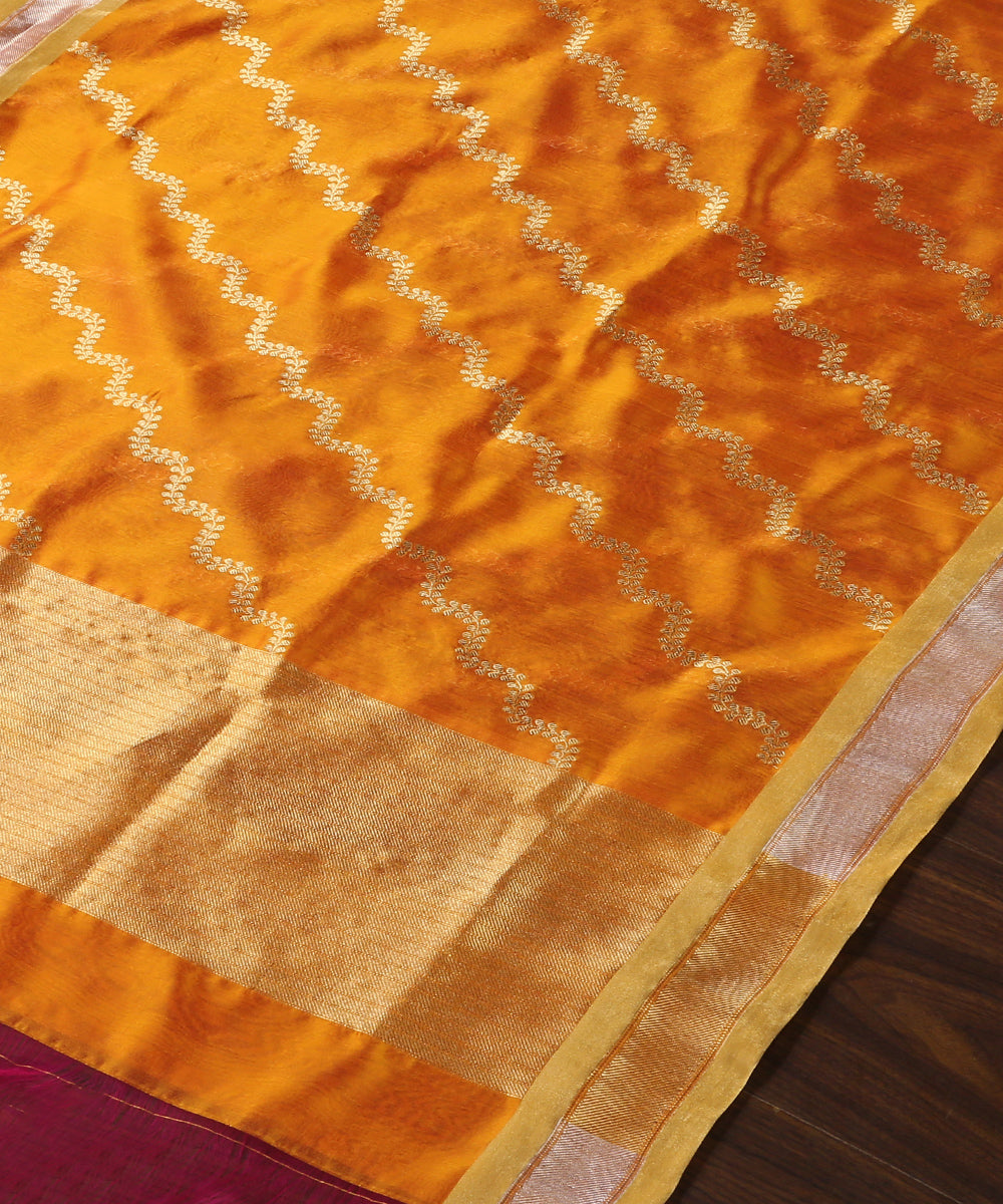 Handloom_Mustard_Double_Shade_Pure_Chanderi_Silk_Dupatta_With_Sona_Rupa_Jaal_WeaverStory_03