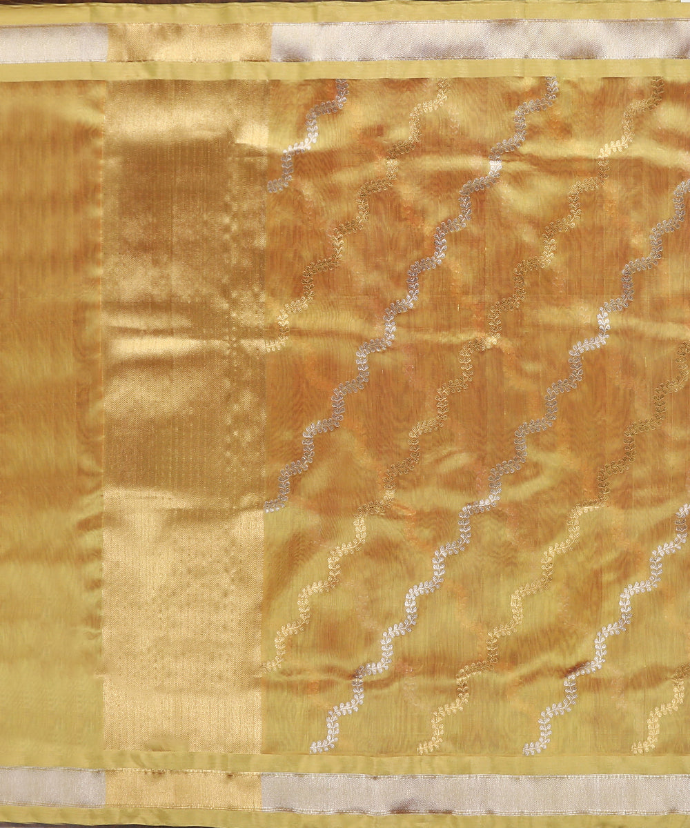Yellow_Double_Shade_Handloom_Pure_Chanderi_Silk_Dupatta_With_Sona_Rupa_Jaal_WeaverStory_02