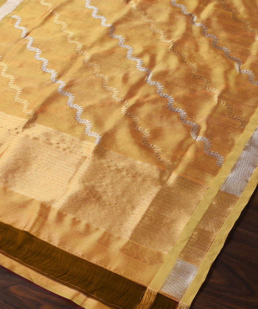 Yellow_Double_Shade_Handloom_Pure_Chanderi_Silk_Dupatta_With_Sona_Rupa_Jaal_WeaverStory_03