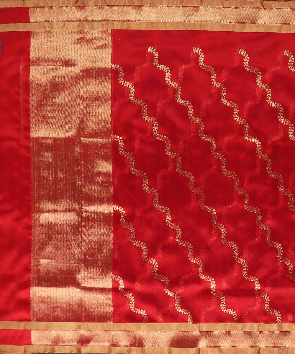 Handloom_Red_Double_Shade_Pure_Chanderi_Silk_Dupatta_With_Sona_Rupa_Jaal_WeaverStory_02
