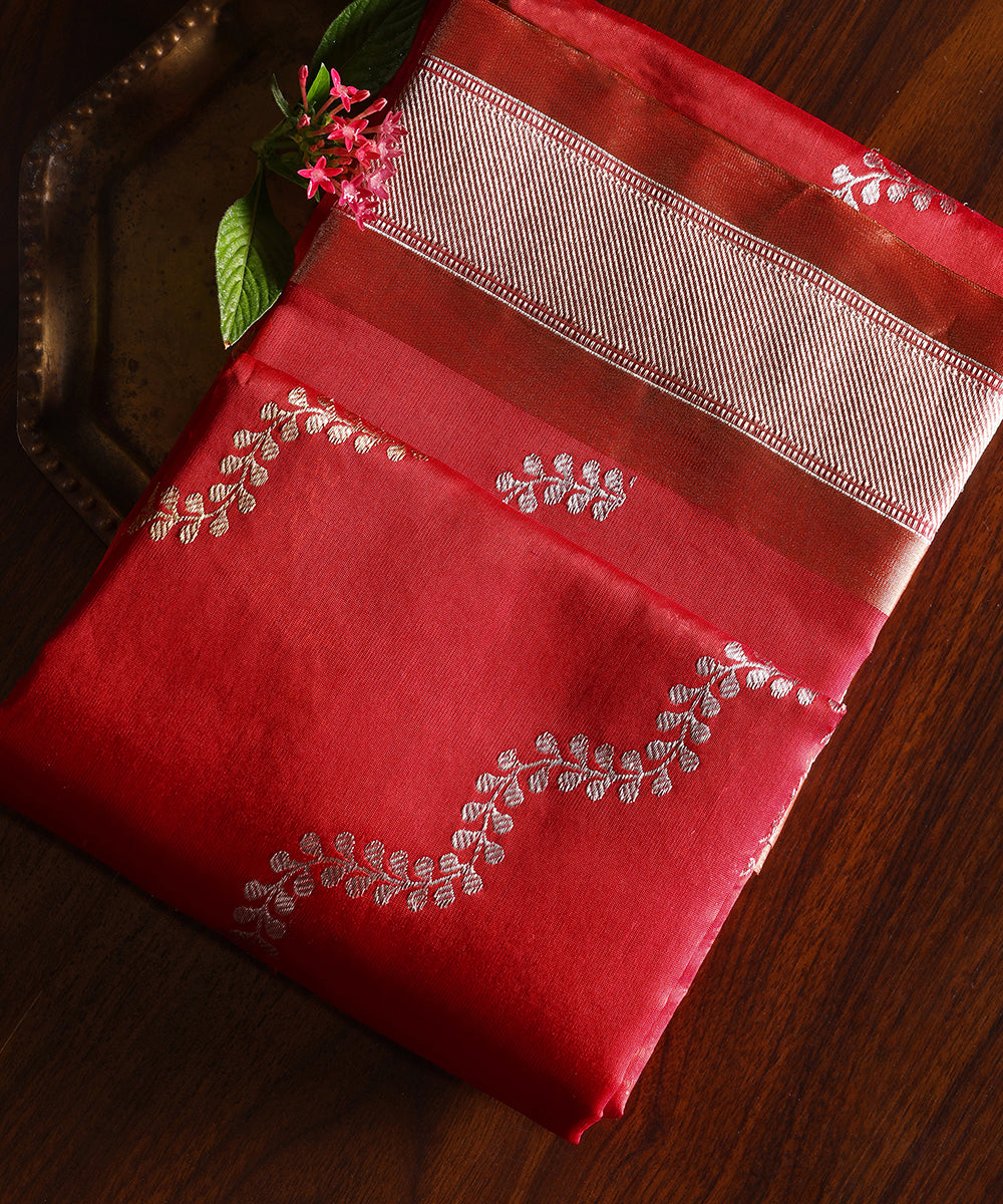 Handloom_Red_Double_Shade_Pure_Chanderi_Silk_Dupatta_With_Sona_Rupa_Jaal_WeaverStory_01
