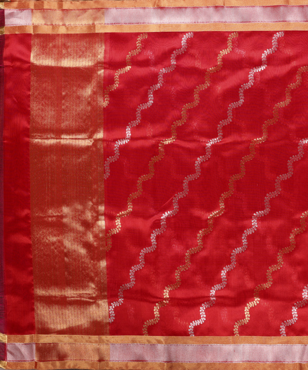 Handloom_Red_Double_Shade_Pure_Chanderi_Silk_Dupatta_With_Sona_Rupa_Jaal_WeaverStory_02