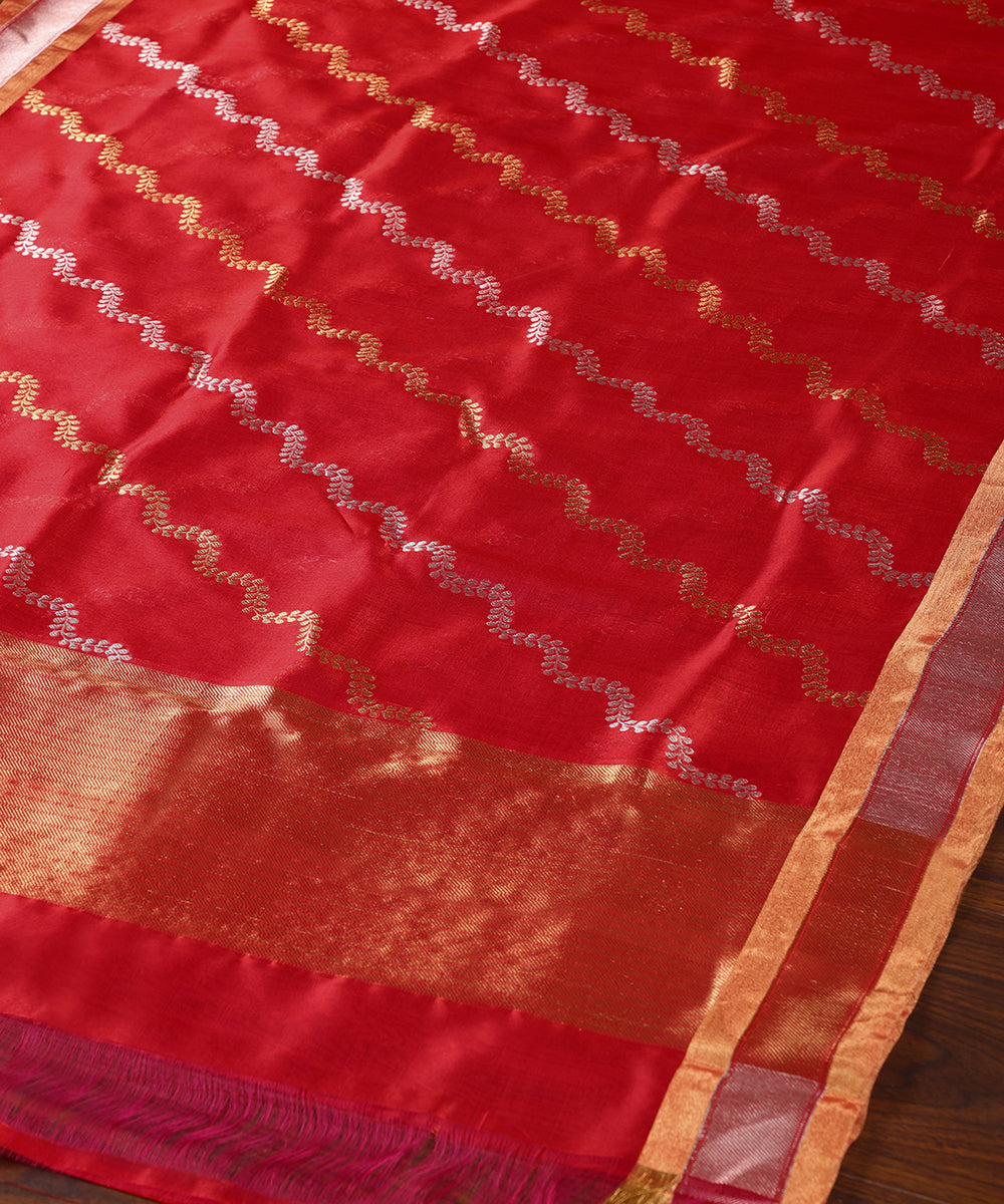 Handloom_Red_Double_Shade_Pure_Chanderi_Silk_Dupatta_With_Sona_Rupa_Jaal_WeaverStory_03