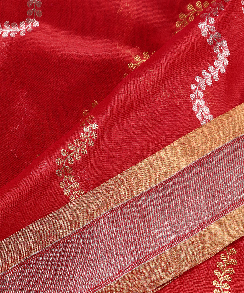 Handloom_Red_Double_Shade_Pure_Chanderi_Silk_Dupatta_With_Sona_Rupa_Jaal_WeaverStory_04